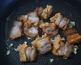 รูปขั้นตอนการทำที่ 2 ของ ผัดผักรวมหมูกรอบ