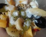 A picture of step 2 of Fruit cocktail smoothie😋🍸🍎🍌🍇🍑.