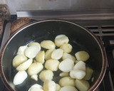 Foto del paso 8 de la receta: Muslo de pollo al horno, con papines en salsa de mostaza y queso