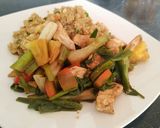 Foto del paso 5 de la receta: Pollo con verduras y chaufa de quinua