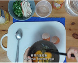 A picture of step 4 of 【蟹柳蒸蛋 / Steam Egg with Crabstick】细滑鲜嫩，无比可口！.