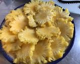 Une image de l'étape 4 de Ananas Victoria parfumé à la rose.