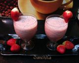 A picture of step 4 of Banana Strawberry Sabja Smoothie.