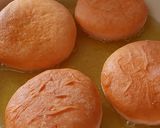 Foto langkah ke 5 dari resep Bomboloni Isi Krim Keju.