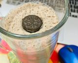 A picture of step 3 of Oreo Shake.