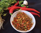 A picture of step 4 of Red and green chilli Thecha.