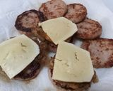 Foto del paso 3 de la receta: Pintxo de mini burger de cerdo y pollo con queso Mahon