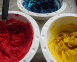 Foto del paso 3 de la receta: Alfajorcitos de maicena en colores / coloridos