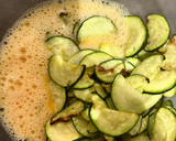 Foto del paso 4 de la receta: Tortilla de calabacín 🥒