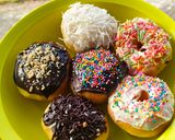 Foto langkah ke 1 dari resep Donat Warna Warni.