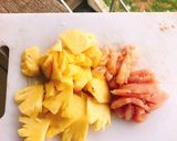 Hình bước làm 1 của món Ức gà xào nấm đùi gà