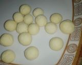 A picture of step 3 of Gullisuwa (milk balls).