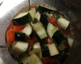 A picture of step 2 of Carrot and cucumber juice.