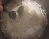 Foto del paso 2 de la receta: Sorrentinos rellenos de zapallo con cebolla y "falsa salsa blanc