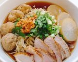 รูปขั้นตอนการทำที่ 4 ของ สูตรน้ำซุปก๋วยเตี๋ยว 🍜ก๋วยเตี๋ยวลูกชิ้น+หมูสันนอก😊
