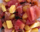 Foto del paso 2 de la receta: Ensalada entrante (tomate, Salmón, melocotón con Albahaca)