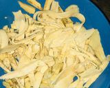 A picture of step 1 of Plantain chips🍽.