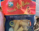 Foto del passaggio 2 della ricetta Pasta al forno con besciamella, mozzarella e piselli con pancetta e cipolla