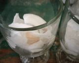 Foto langkah ke 4 dari resep Es Jeruk Kelapa.