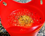 Foto del paso 1 de la receta: HUEVO🥚POCHÉ En Contenedor de Silicona...!🙃