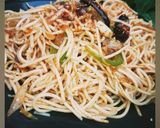 A picture of step 4 of Hakka spicy noodles.