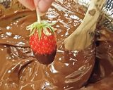 Une image de l'étape 3 de Fraises enrobées de chocolat.
