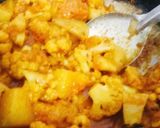 दही आलू गोभी फ्रायड भाजी (Dahi Aloo Gobi Fry Bhaji Recipe In Marathi) रेसिपी स्टेप 3 फोटो 