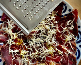 Foto del paso 1 de la receta: Cecina de León con queso curado y trufa negra