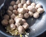Foto langkah ke 3 dari resep Sup Creamy Bakso Pedas ala Rianti Kitchen.