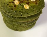 A picture of step 5 of Banana spinach pancakes with peanuts.