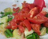 Foto del paso 8 de la receta Ensalada tibia veraniega con espárragos y salmón para cena ligera