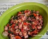 Foto langkah ke 5 dari resep Tumis Cumi Asin Cabe Ijo.