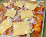 Foto langkah ke 6 dari resep Pizza Homemade Sederhana.