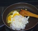 Foto langkah ke 4 dari resep Nasi goreng mentega.