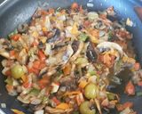 Foto del paso 10 de la receta: Galta de cerdo guisada con verdura y tomate seco a la Camarlenca