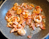 Foto del paso 1 de la receta: Arroz chino keto con camarón y tocino (hecho con coliflor)