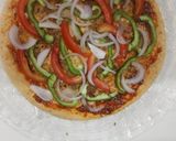 A picture of step 7 of Onion capcicum tomato pizza.
