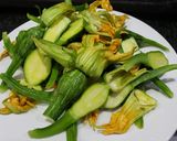 Hình bước làm 1 của món Bí nụ xào tôm