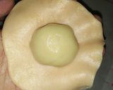 Hình bước làm 4 của món Bánh hoa sen ngàn lớp