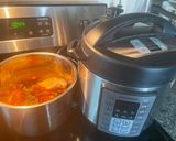 Foto del paso 1 de la receta: Pollo a la jardinera con champiñones a olla de presión 🫶 super nutritivo!