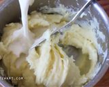 A picture of step 3 of Pan fried chicken with mashed potatoes and Gravy.