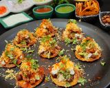 लेफ्टओवर रोटी से कुरकुरी देसी सेव पूरी (leftover roti se kurkure desi sev puri recipe in Hindi) रेसिपी चरण 5 फोटो