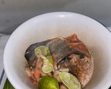 Foto langkah ke 1 dari resep Sup Tulang Ikan Salmon.