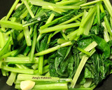 蒜炒小松菜 (油菜) / 簡單家常菜的食譜步驟6照片