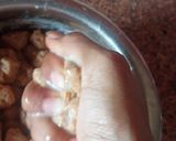 A picture of step 2 of Soya vadi pakoda.