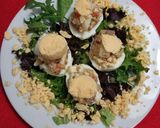 Foto del paso 7 de la receta: Huevos rellenos con pollo y aceitunas