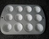 Hình bước làm 1 của món Muffin nho khô