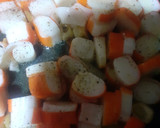 Foto del paso 3 de la receta: Surimi salteado con ajos
