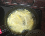 Foto del paso 1 de la receta: Huevos fritos con papas fritas y mortadela