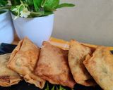 Foto langkah ke 5 dari resep Martabak Telur Kulit Lumpia Isi Kornet Kari.